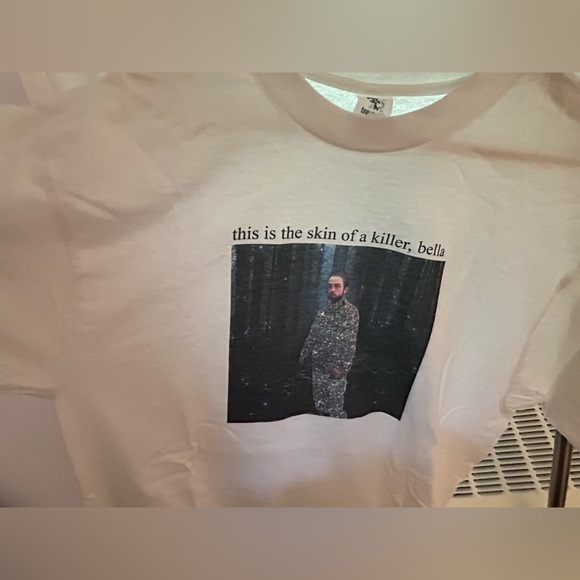 Graphic T-shirt - Picture 2 of 2